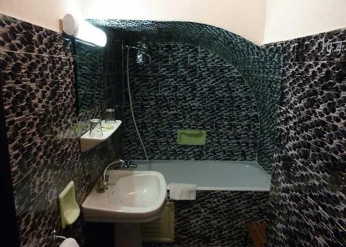 特鲁费埃尔酒店 2*