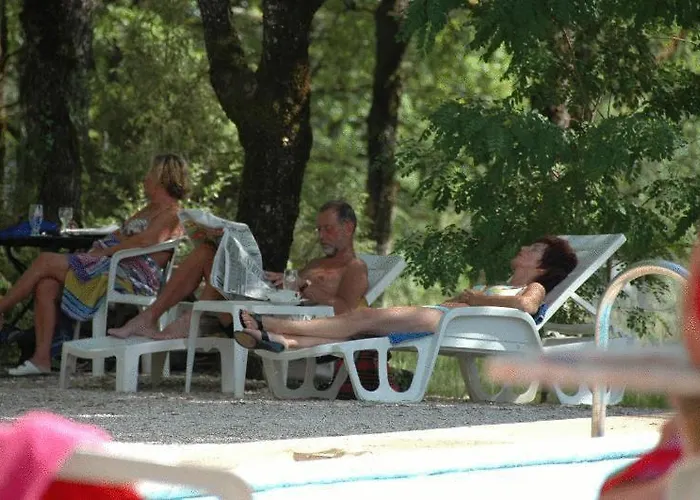 特鲁费埃尔酒店 2*