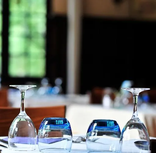 特鲁费埃尔酒店 2*